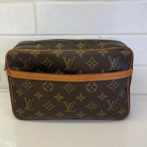 ⭐️LOUIS VUITTON CLUTCH/TRAVEL Bag—GORGEOUS!! Outer Slip Pocket Great Vtg. Cond!
